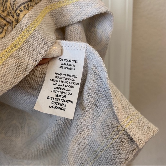 ❤️LAST NEW S Yellow Relaxed Knit Lace Print Top - Picture 8 of 9